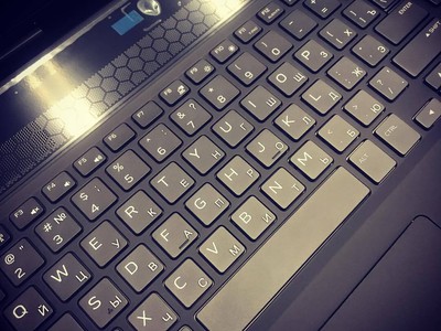 Гравировка клавиатуры ноутбука Alienware 