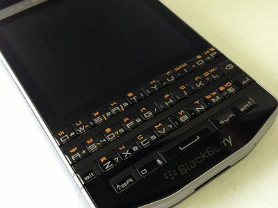 Гравировка клавиатуры Blackberry Porsche design