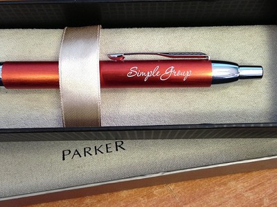 Гравировка логотипа на ручке Паркер